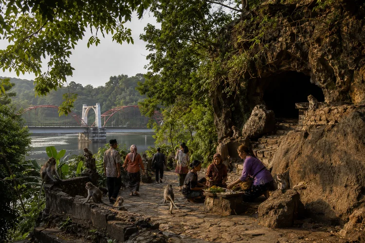 Cerita Lama Goa Kreo dan Kehidupan Warga Kandri